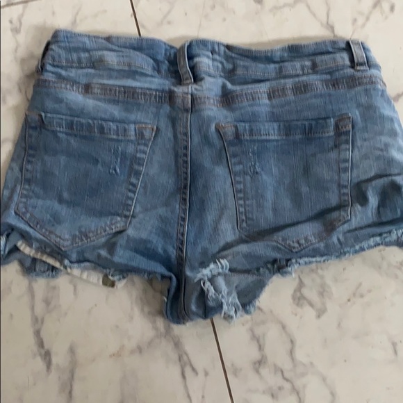 Women’s Jean shorts - Picture 2 of 3